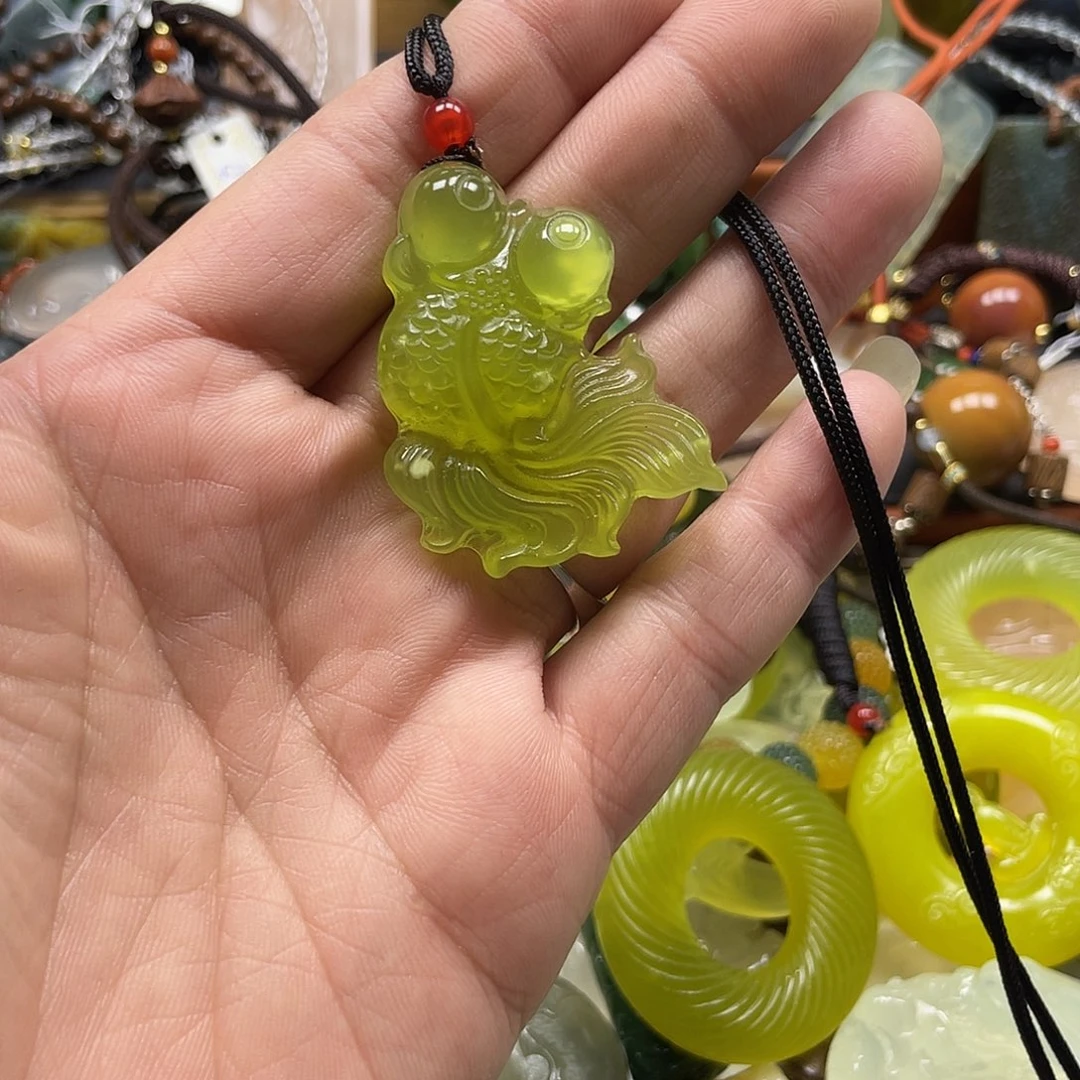 蛇纹石玉未镶嵌颈饰