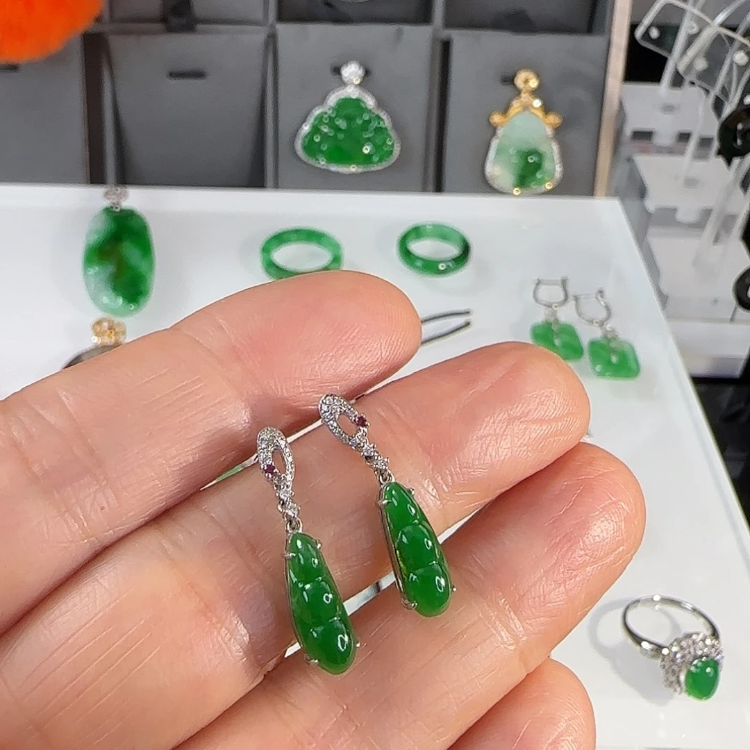 翡翠18K金镶嵌耳饰