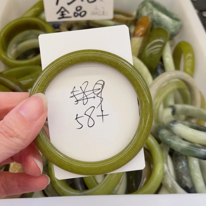 蛇纹石玉手镯未镶嵌开**宝