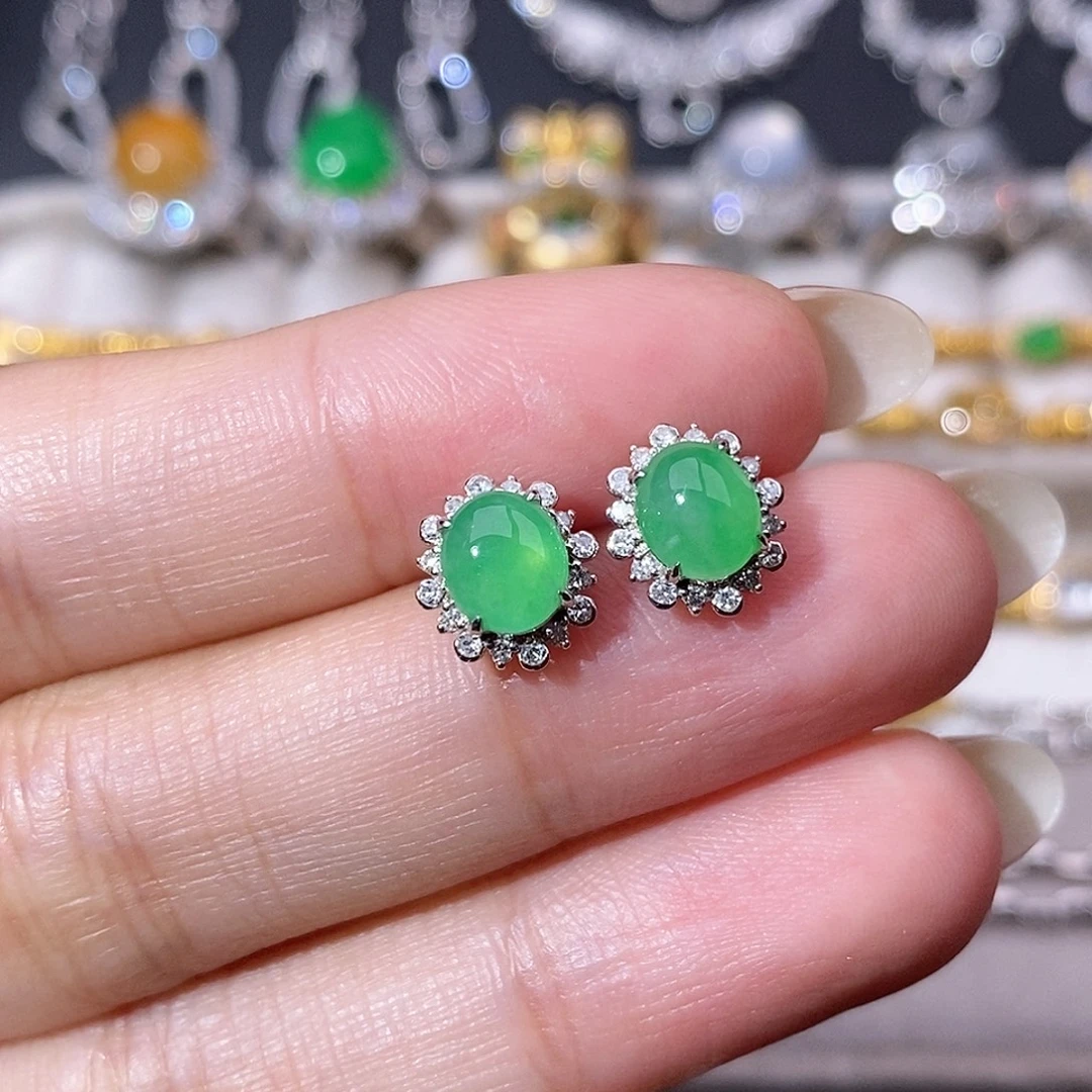 翡翠18K金镶嵌颈饰吊坠