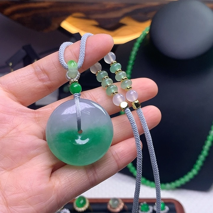 翡翠吊坠(赠链)未镶嵌小**i