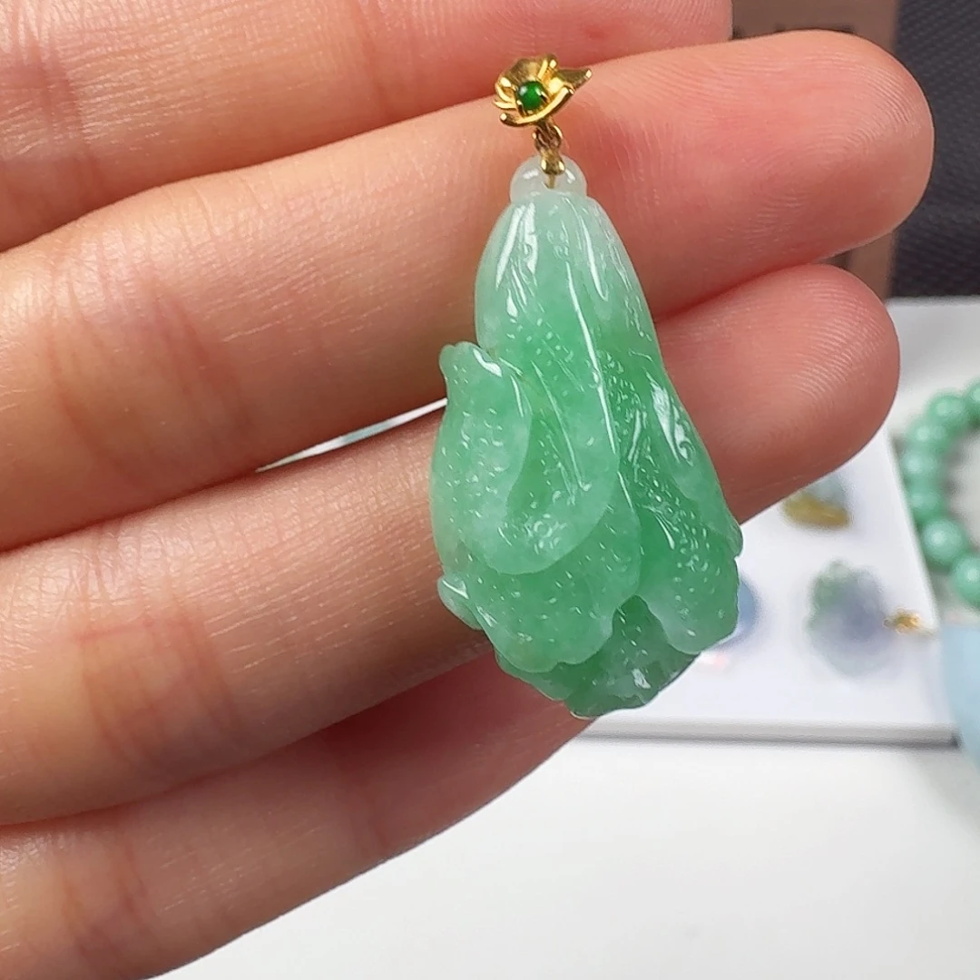 翡翠18K金镶嵌颈饰