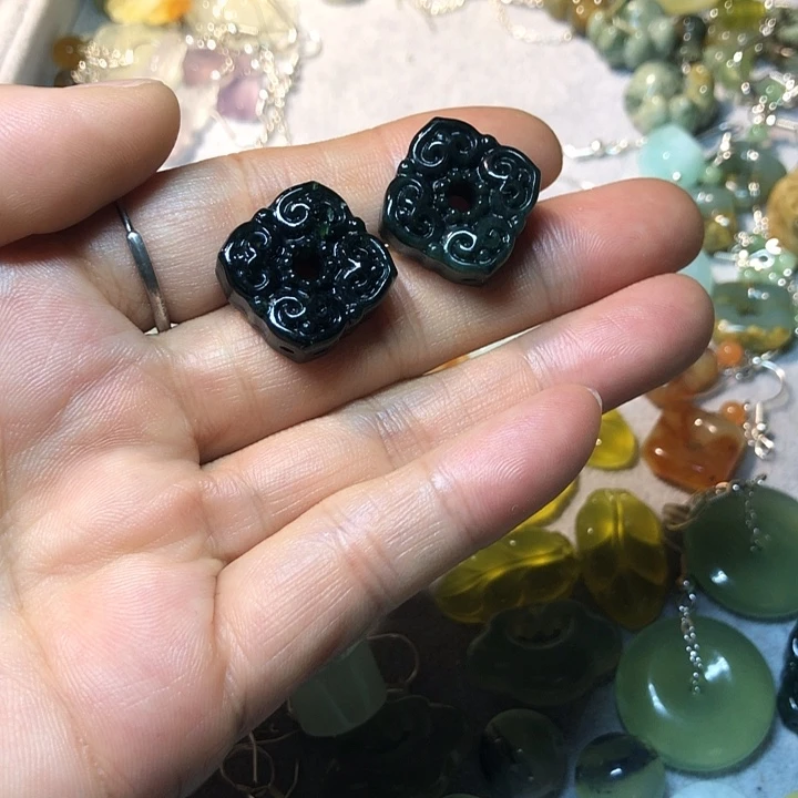 蛇纹石玉未镶嵌耳环蜗*