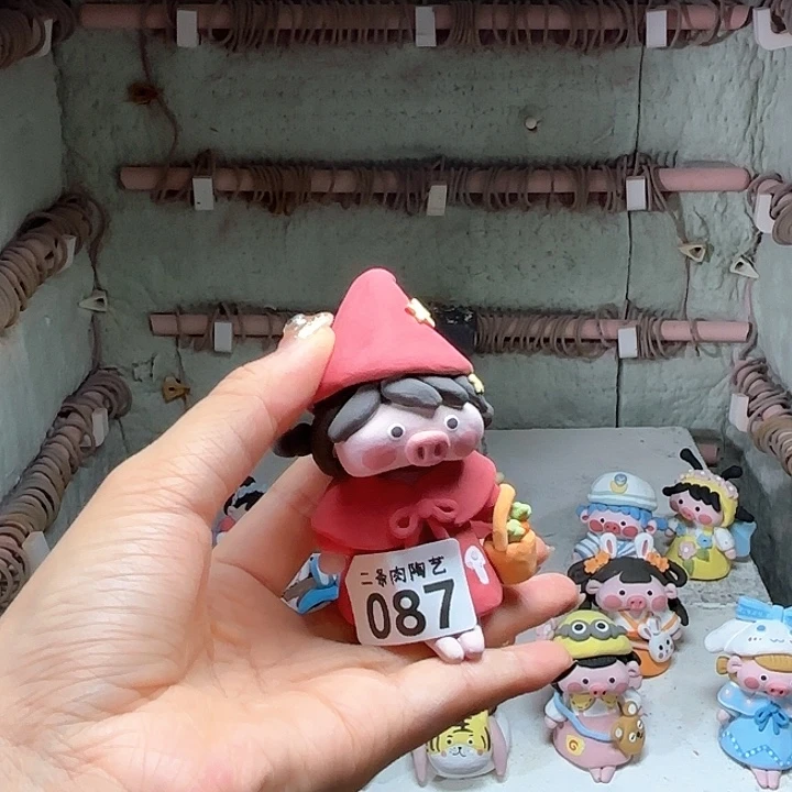 士***梨摆件景德镇陶瓷摆件猪猪猪