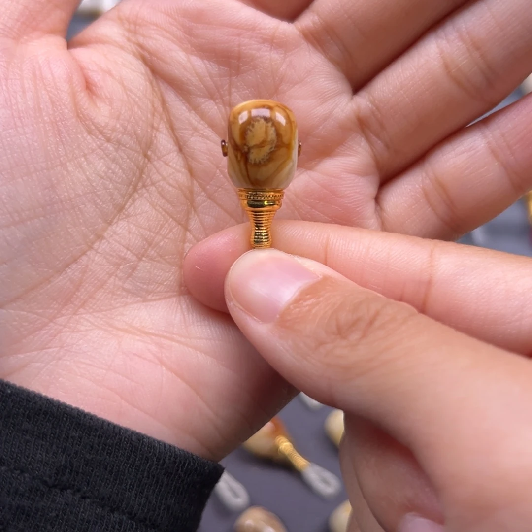 琥珀未镶嵌裸石10.4mm
