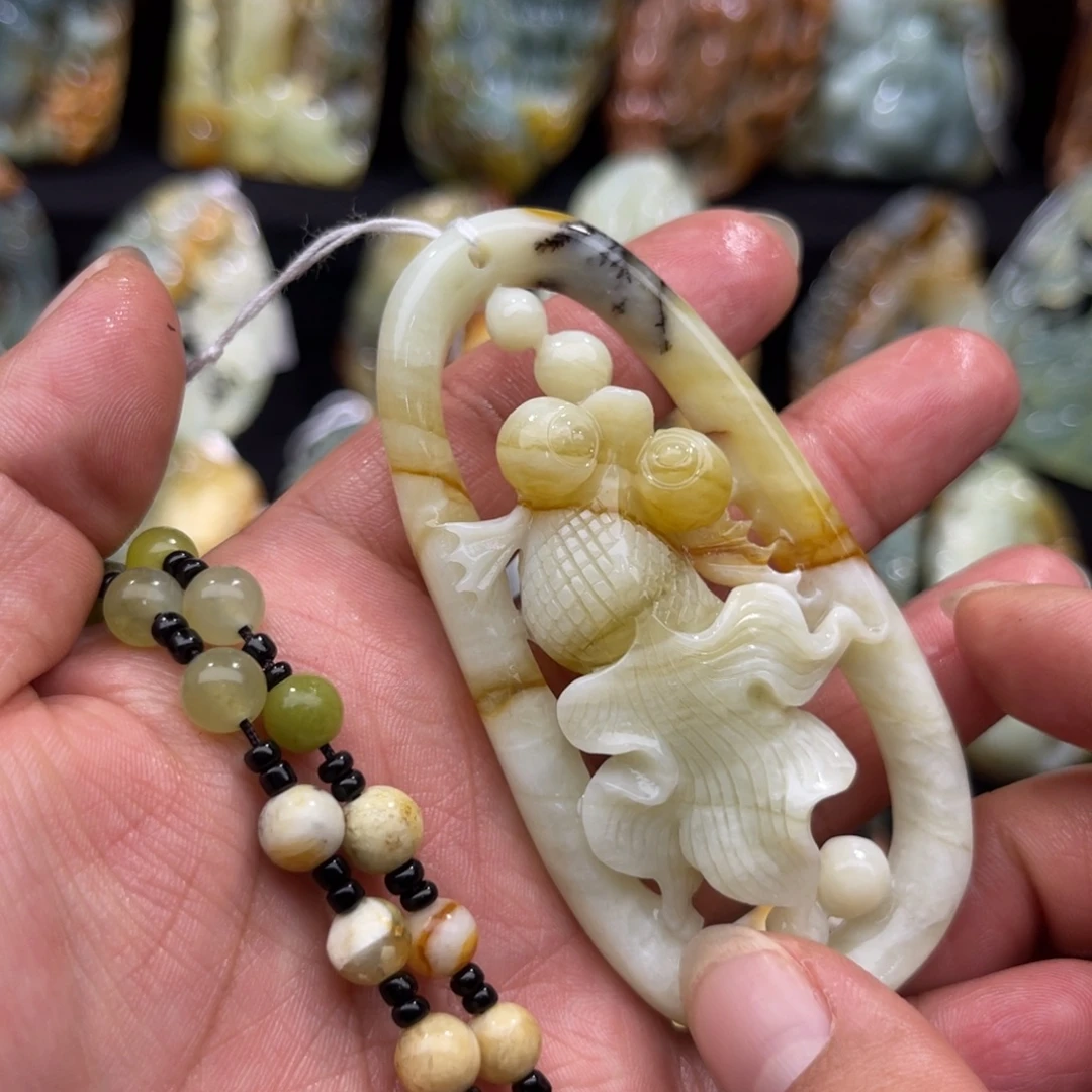 蛇纹石玉未镶嵌颈饰