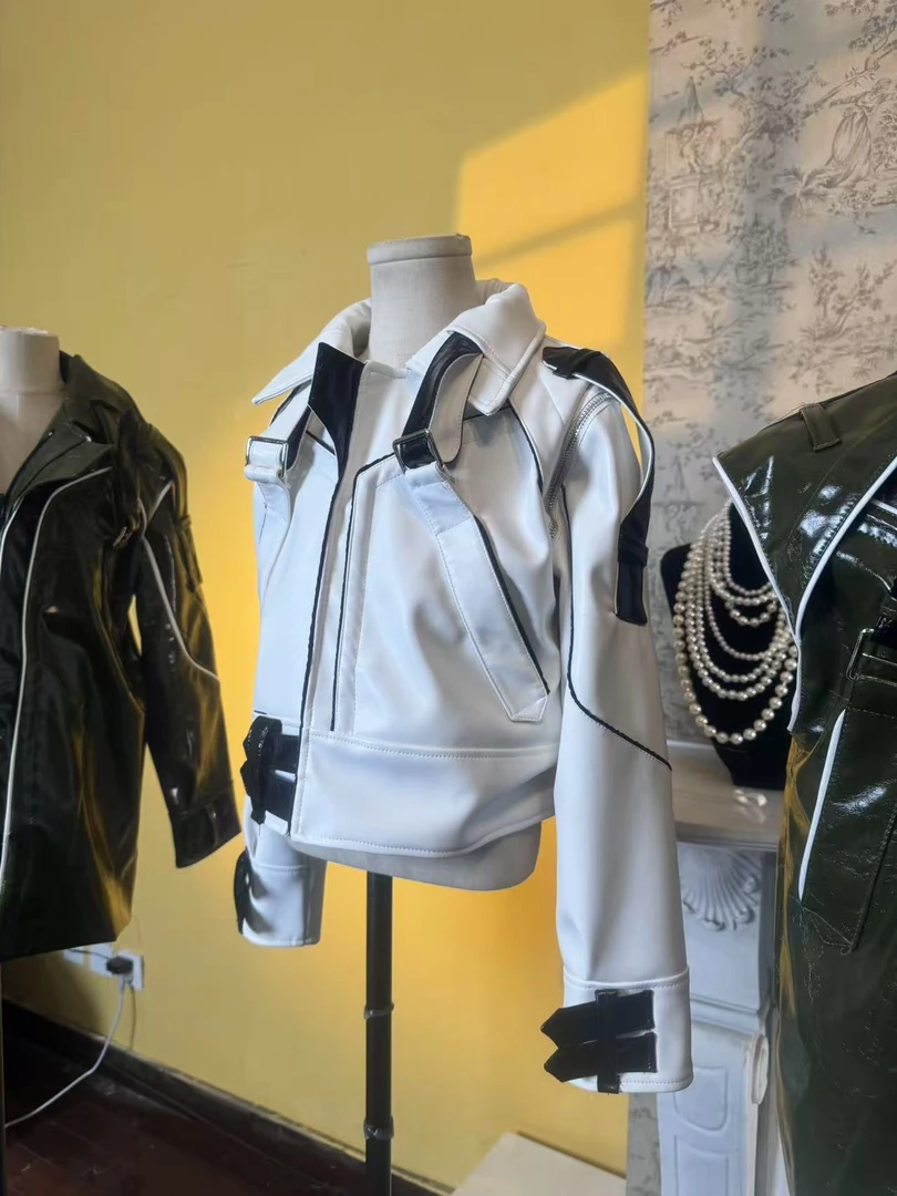 大皮衣披风潮服多巴胺潮服模特走秀潮服时尚