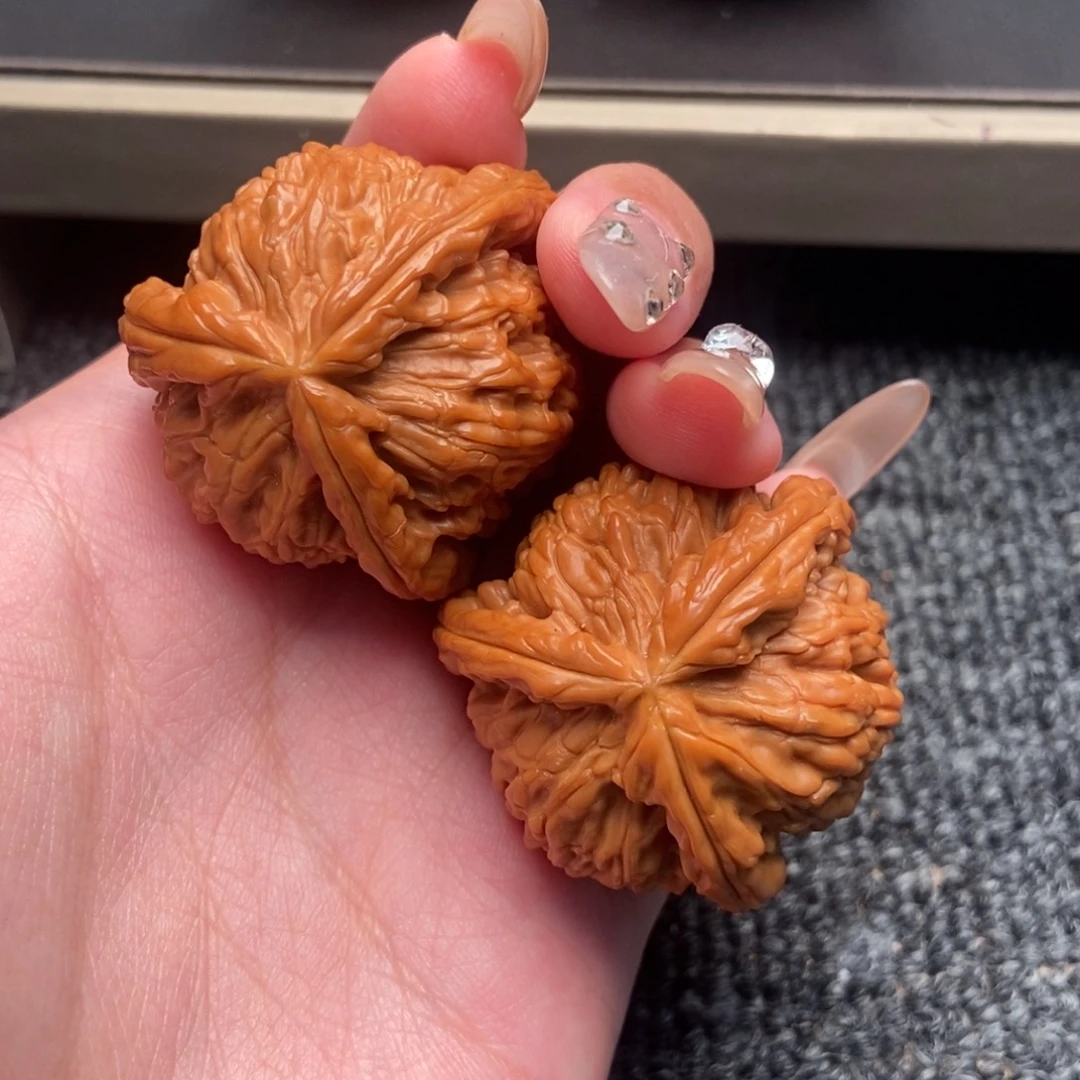 琦***木质类白狮子正奔