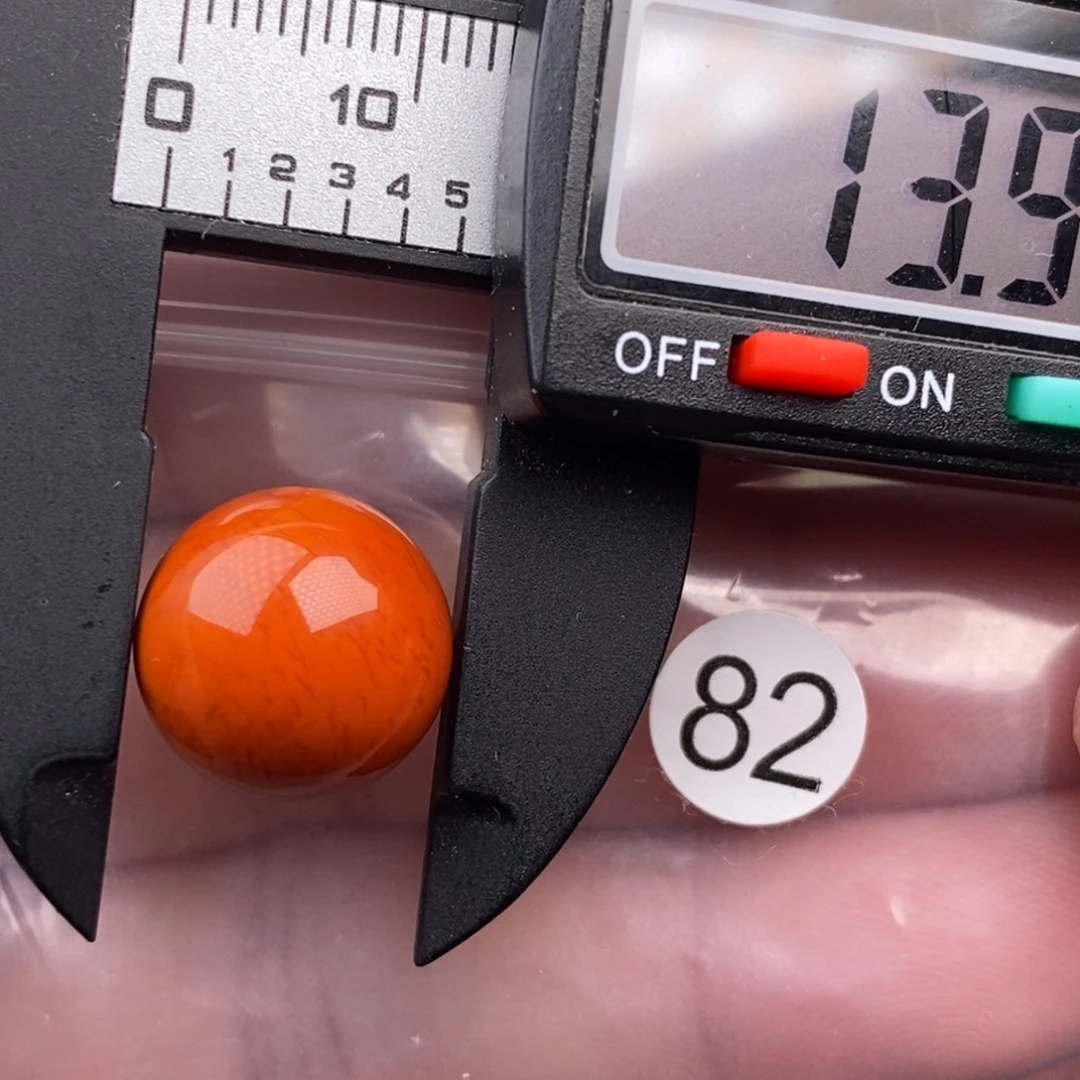 南红玛瑙未镶嵌配饰有瑕疵