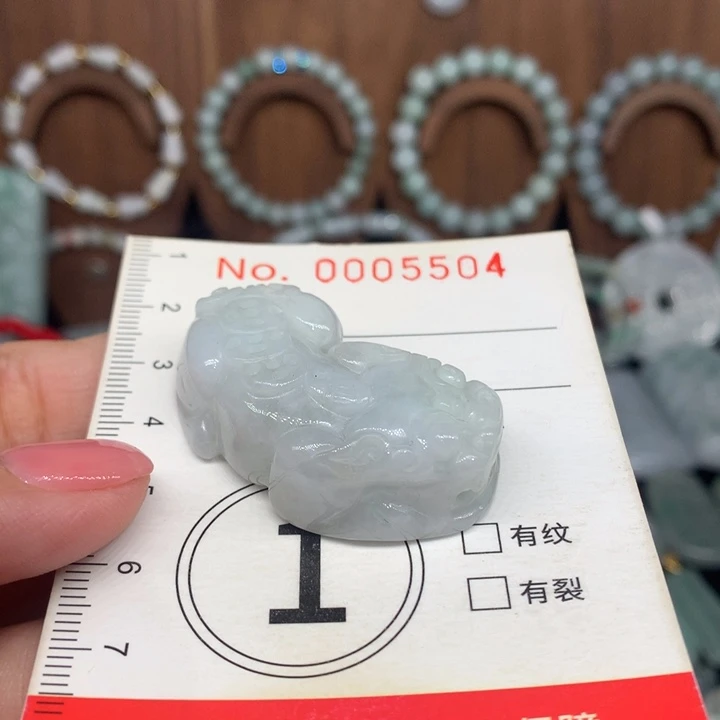 颈饰未镶嵌翡翠微瑕