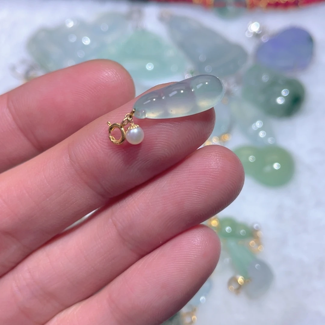 翡翠18K金镶嵌颈饰翡翠