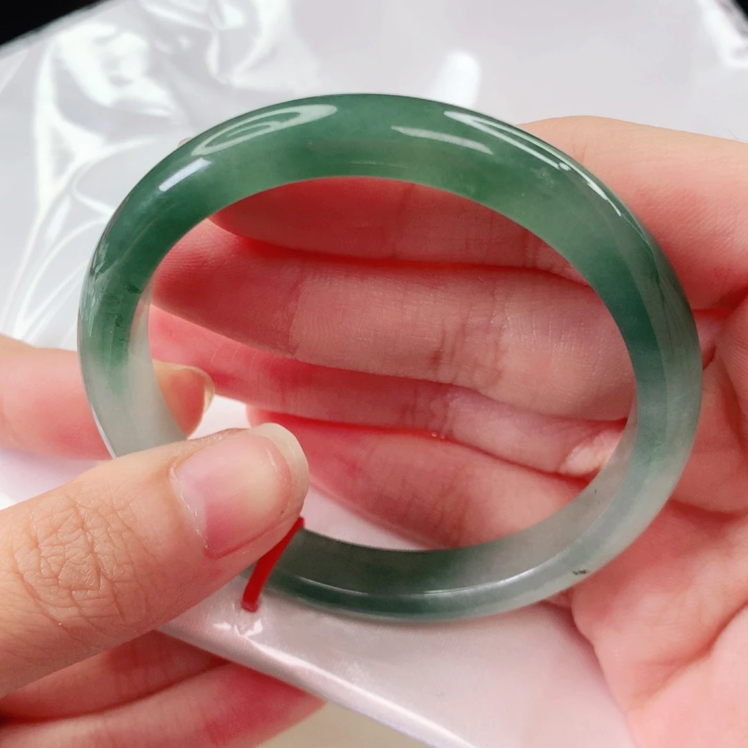 翡翠手镯未镶嵌圈口52