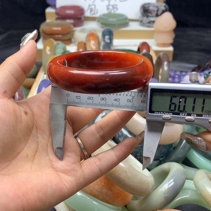 未镶嵌手镯石英质玉