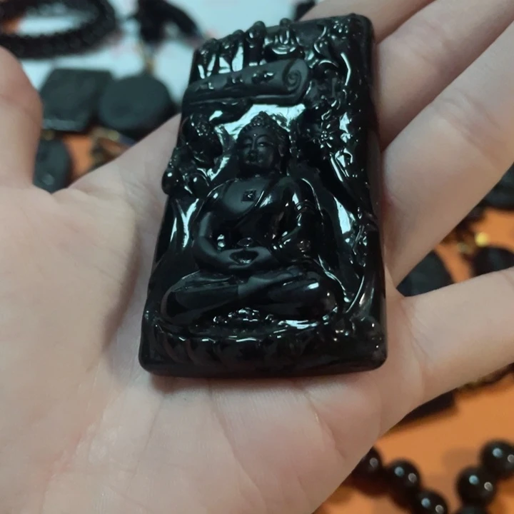 翡翠颈饰未镶嵌哈**?