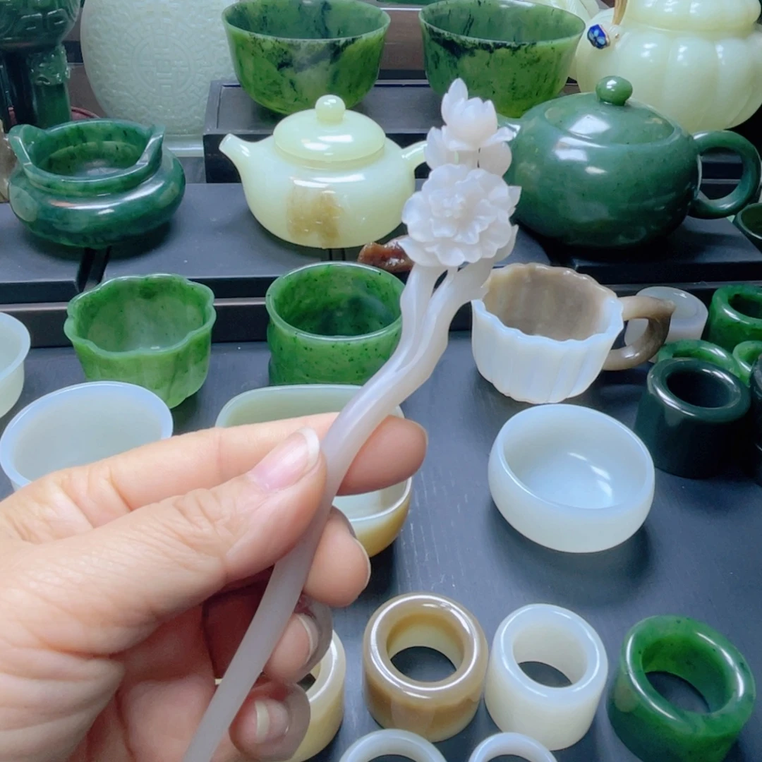 和田玉未镶嵌挂件藏品