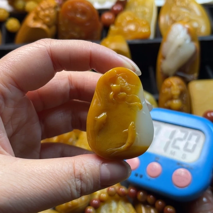 烟***雨石英质玉未镶嵌颈饰