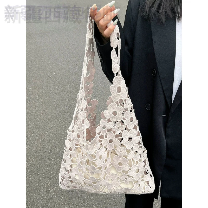 新疆包邮早春新款复古洋气大方蕾丝文艺风镂空花朵布包个性单肩腋