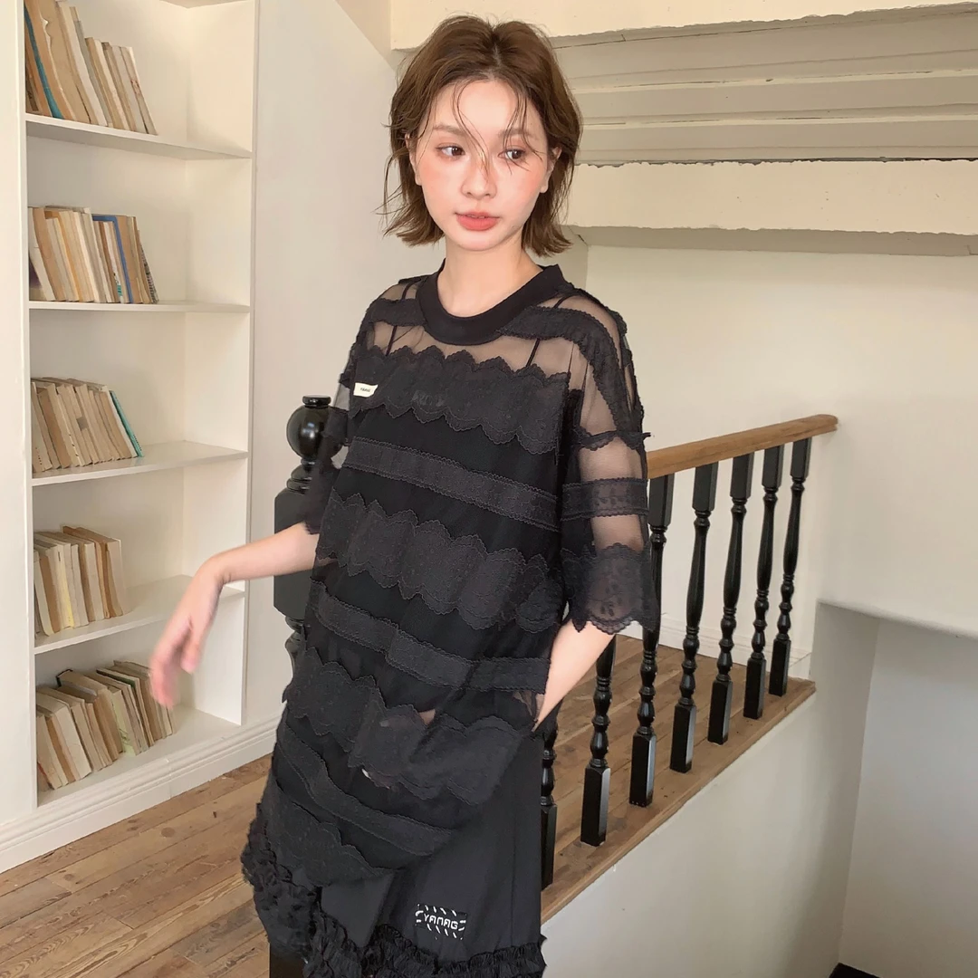YANAG蕾丝条纹镂空T恤罩衫