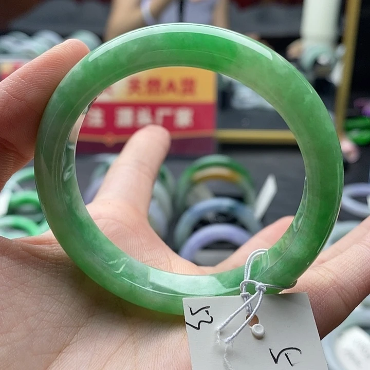 翡翠手镯未镶嵌53圈口