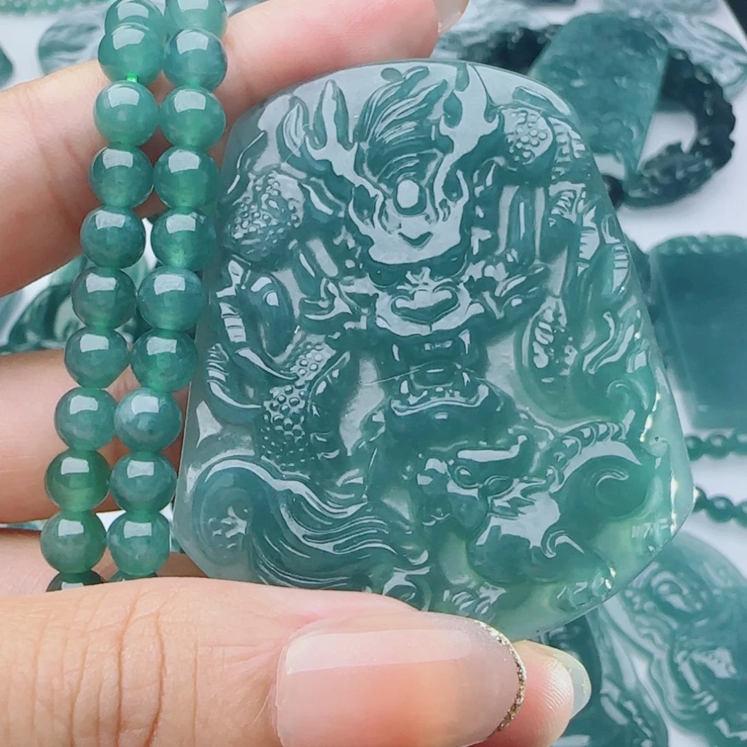 颈饰未镶嵌翡翠多样性发货天然的A货翡翠