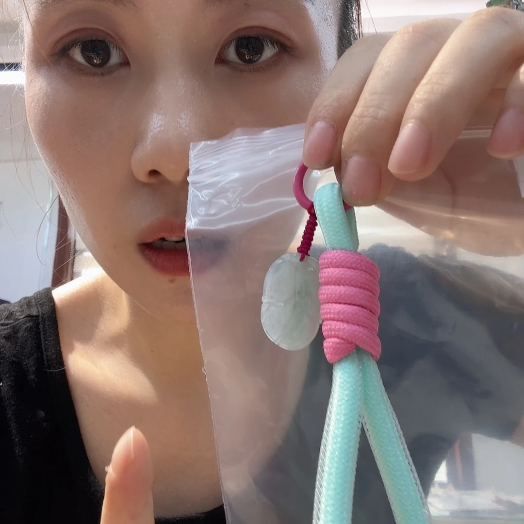 翡翠未镶嵌颈饰有点薄