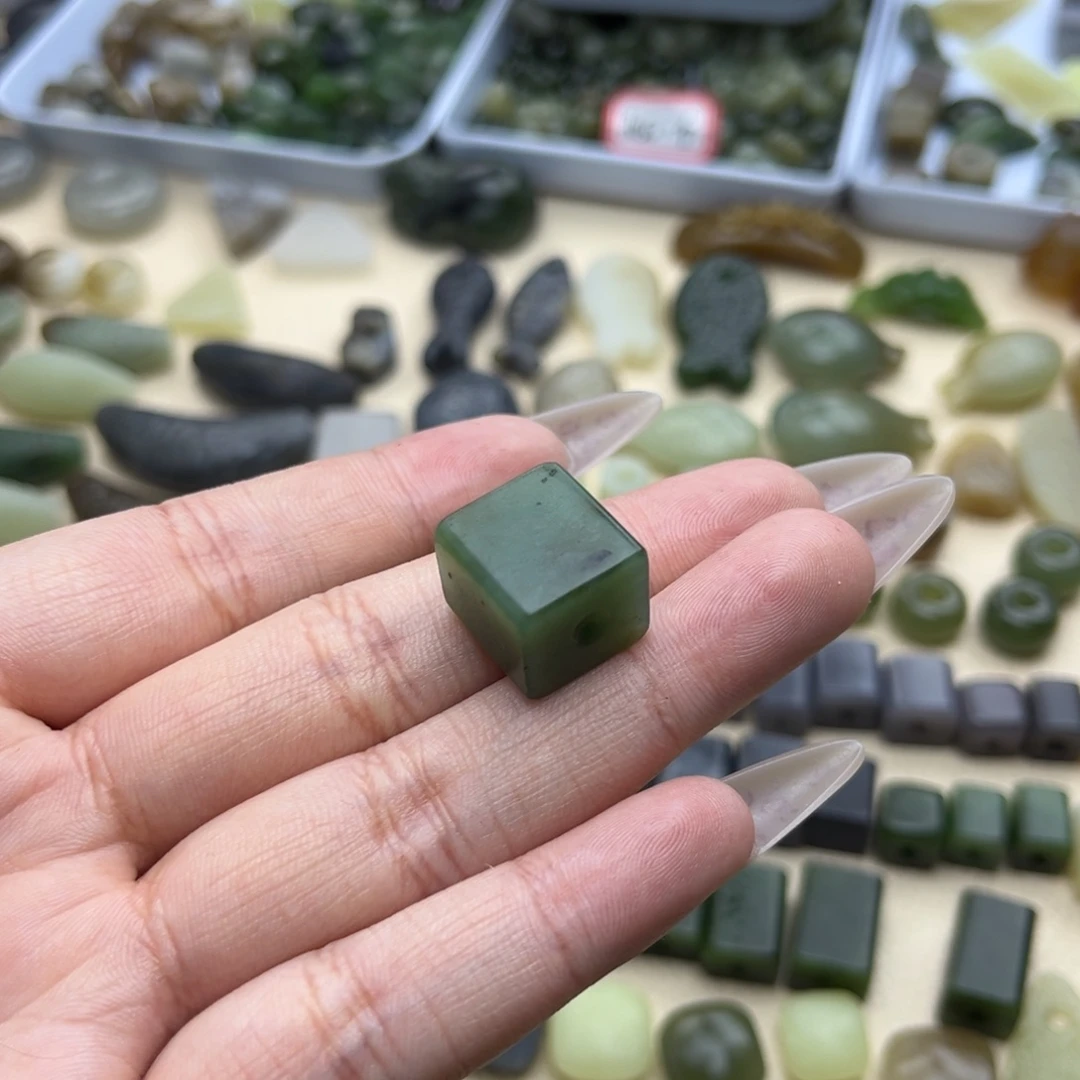 和田玉（碧玉）未镶嵌颈饰