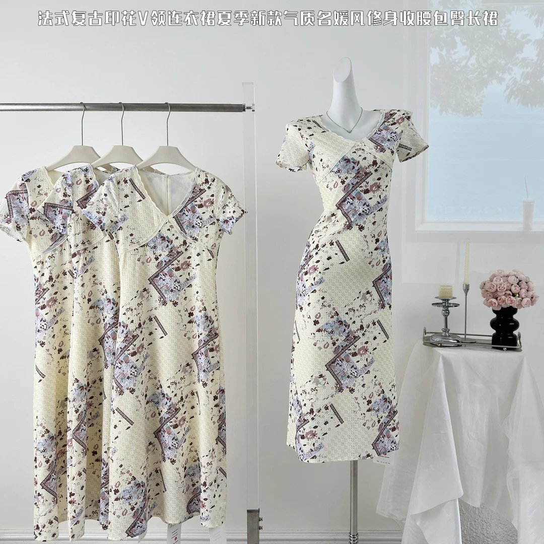 法式温柔弹力蕾丝淡米黄碎花V领连衣裙显身材收腰气质长裙9216