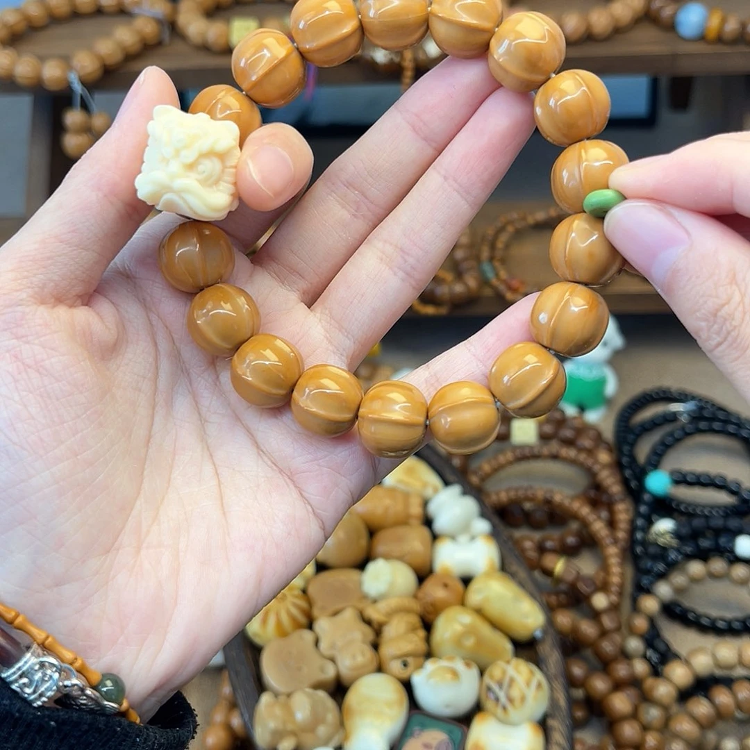 猴头核桃手串毛***人搭配醒狮