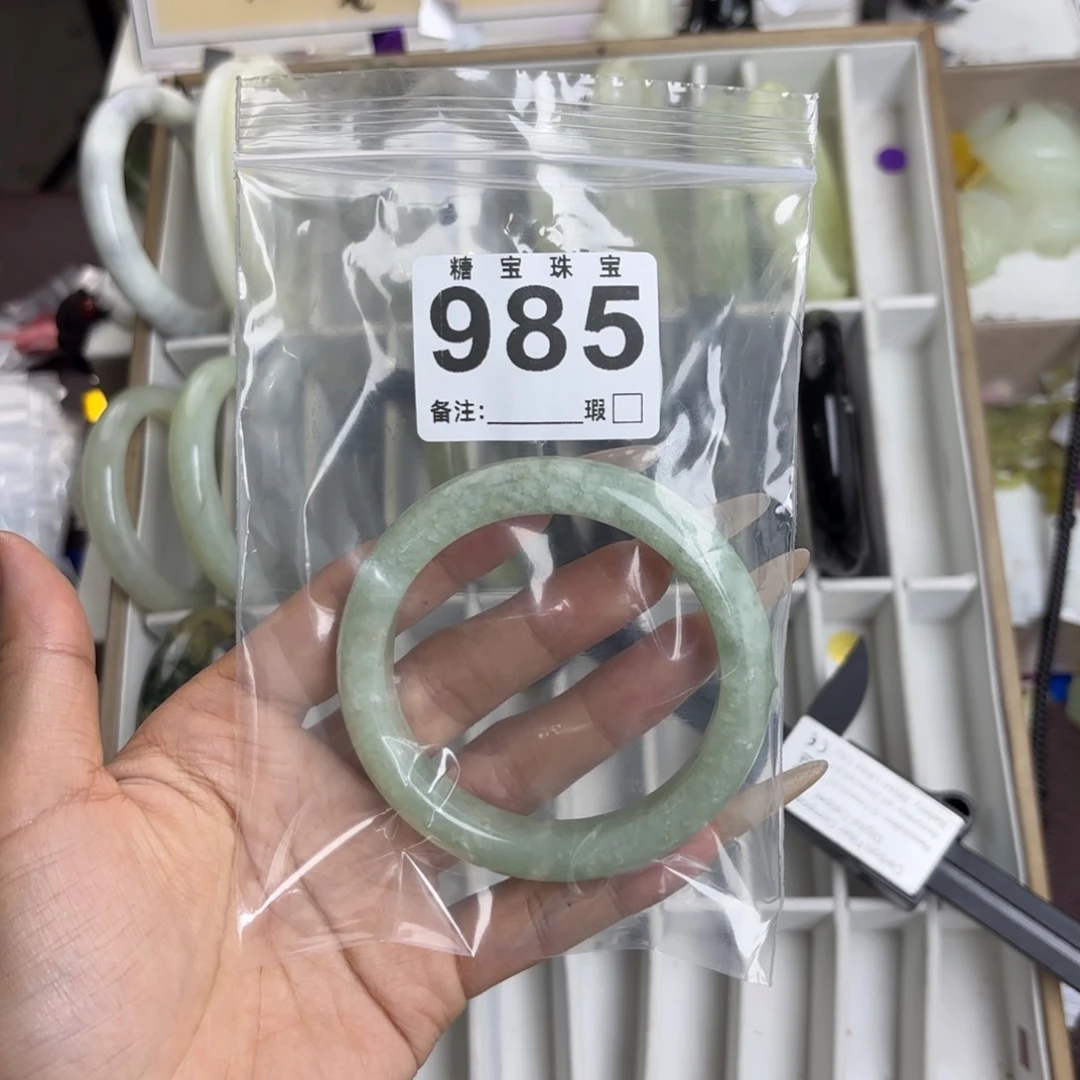 未镶嵌蛇纹石玉手镯哦*