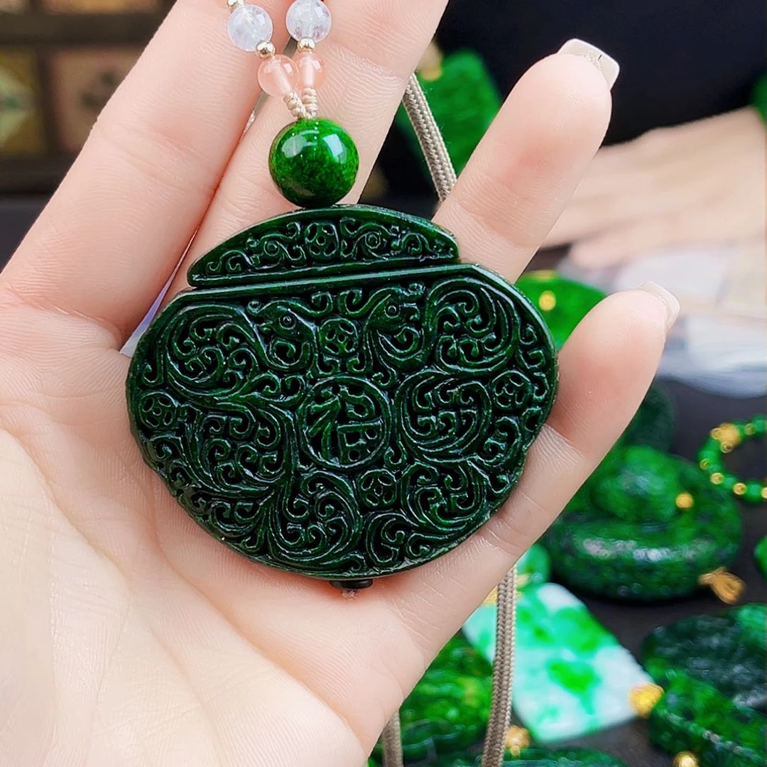 颈饰未镶嵌翡翠多样性