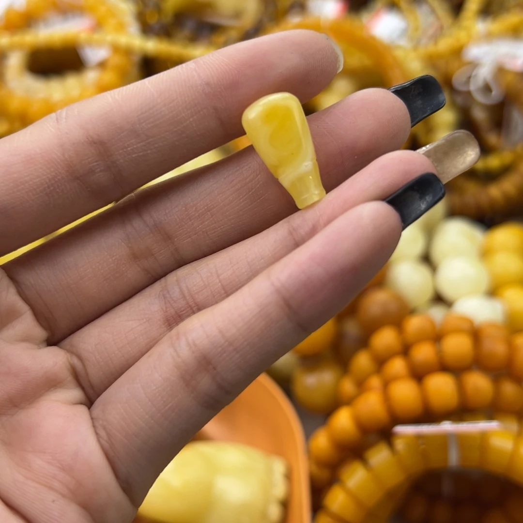 琥珀珠宝奇石未镶嵌