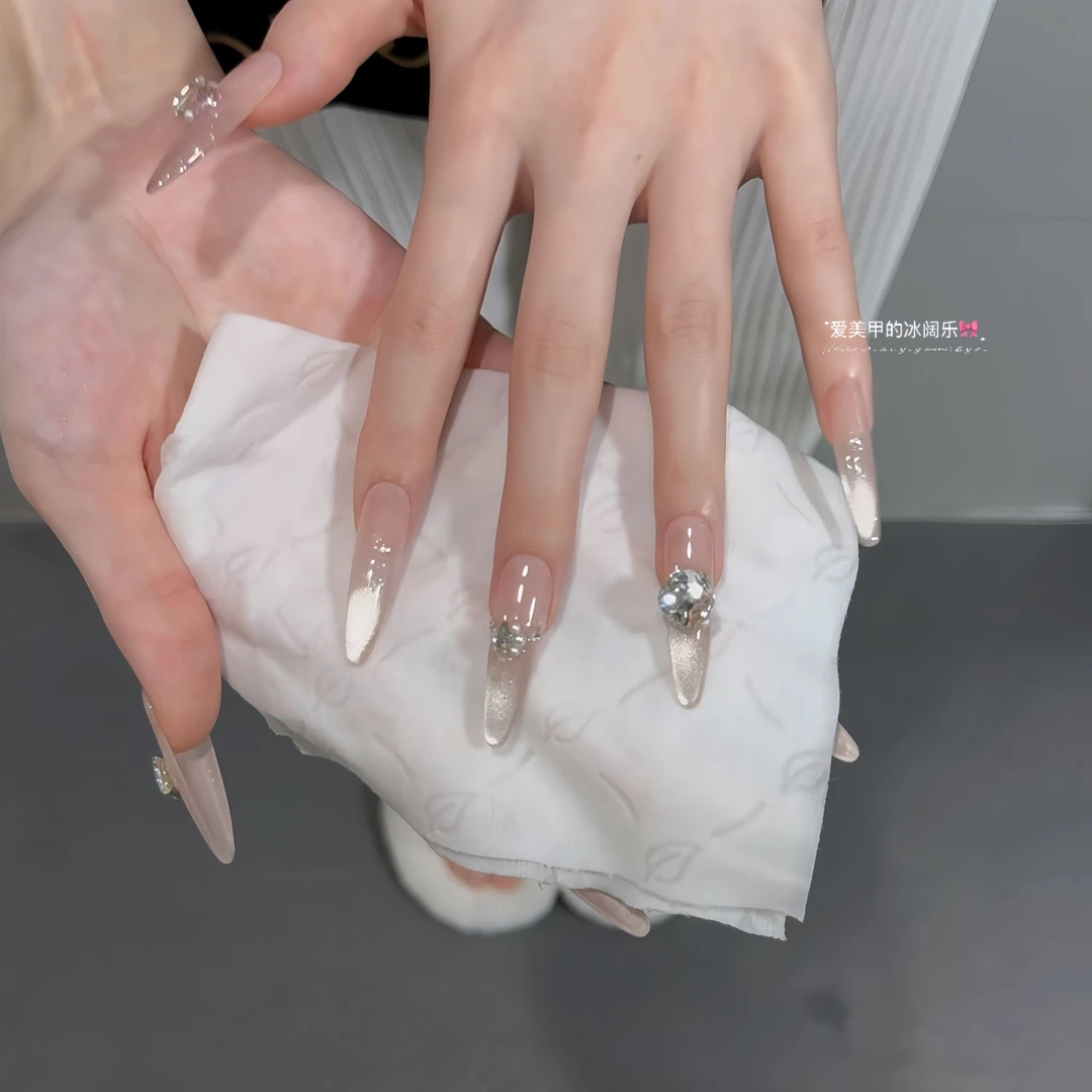 【白巧月光】纯手工清纯白月光显白气质清冷破碎感爆闪猫眼穿戴甲片