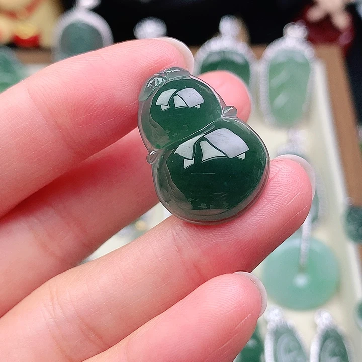 颈饰未镶嵌翡翠吊坠