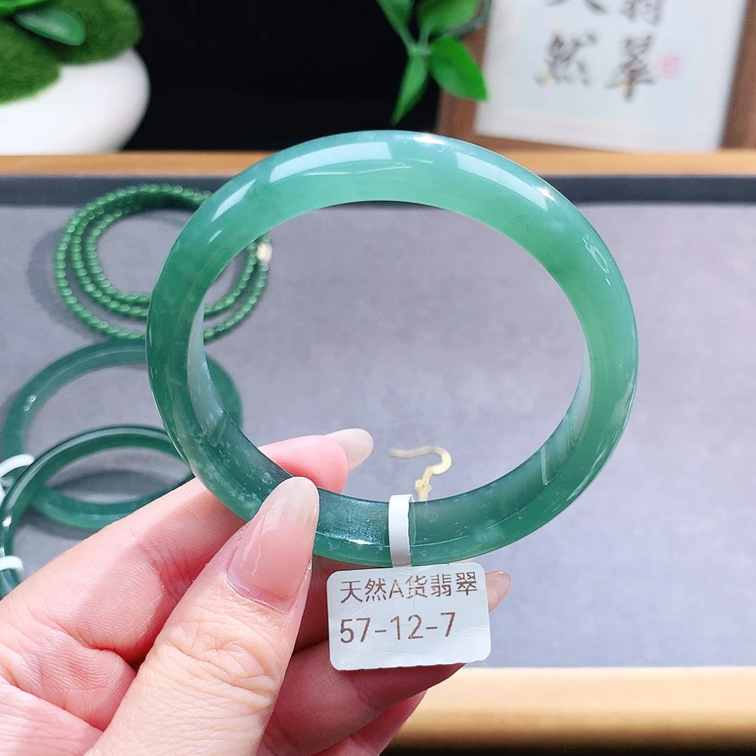 翡翠手镯（圆镯）未镶嵌