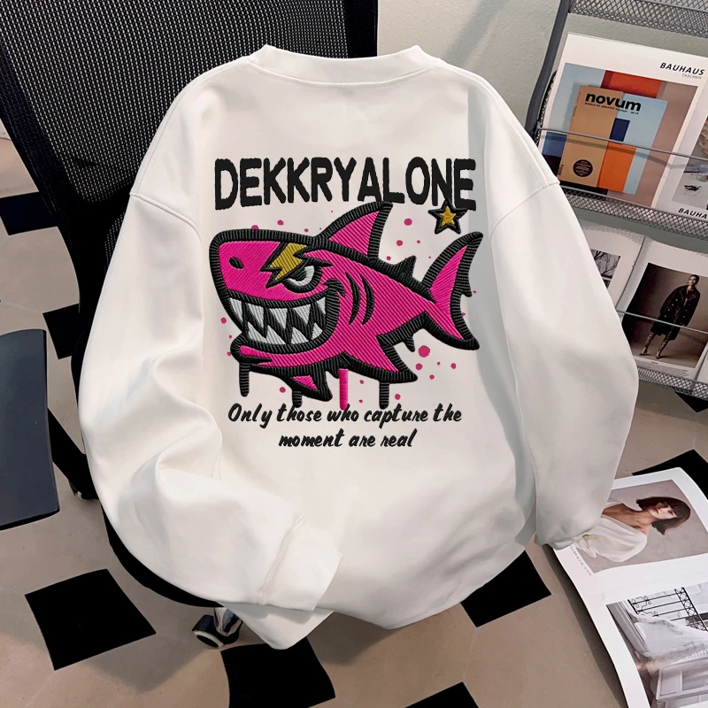 Dekkry仿刺绣粉色鲨鱼印花秋冬季纯棉长袖t恤男女款百搭休闲上衣