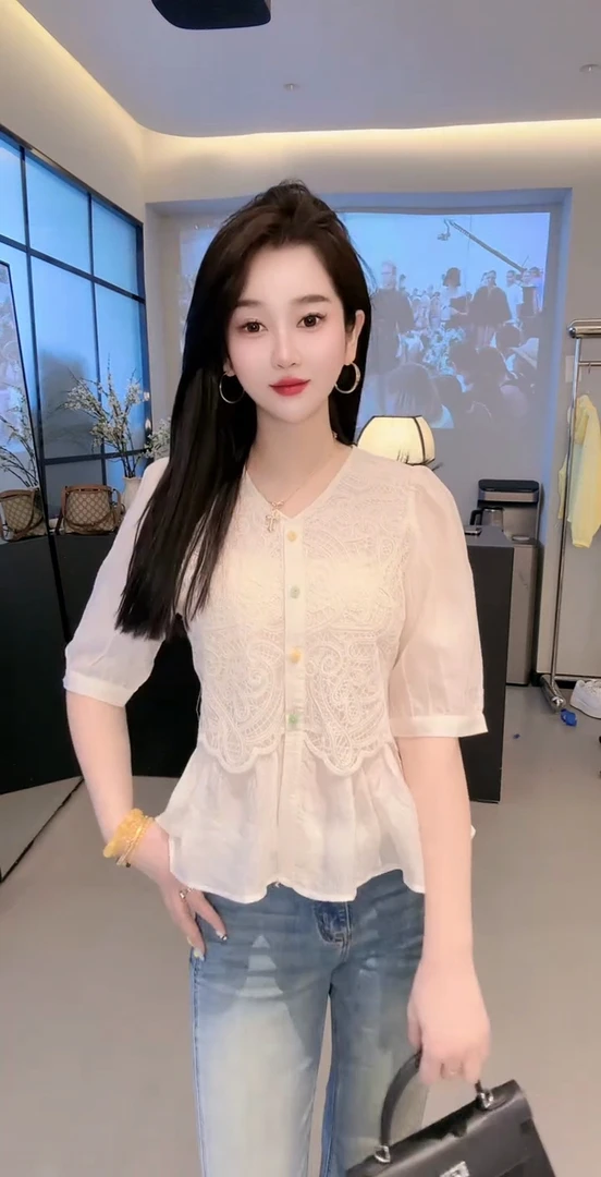 新款甜美蕾丝拼接短袖衬衫圆领气质显瘦小衫上衣夏季减龄百搭法式