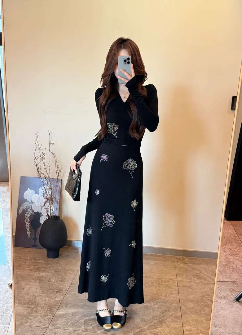 法式纯欲风套装女修身气质上衣2025穿搭一整套新款烫钻半身裙8079