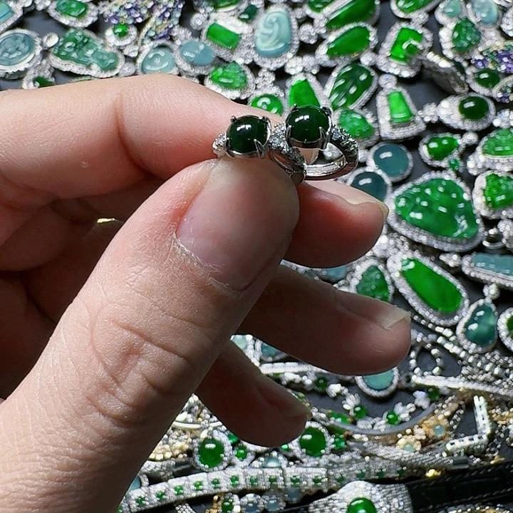 翡翠颈饰未镶嵌天然A货翡翠放漏