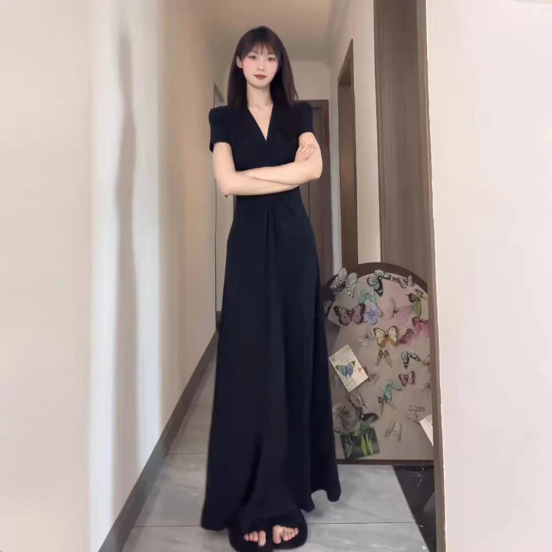 法式复古辣妹气质褶皱纽结V领连衣裙女装夏季收腰显瘦大摆长裙子