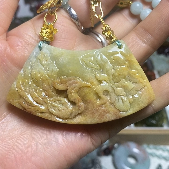 翡翠未镶嵌吊坠(赠链)