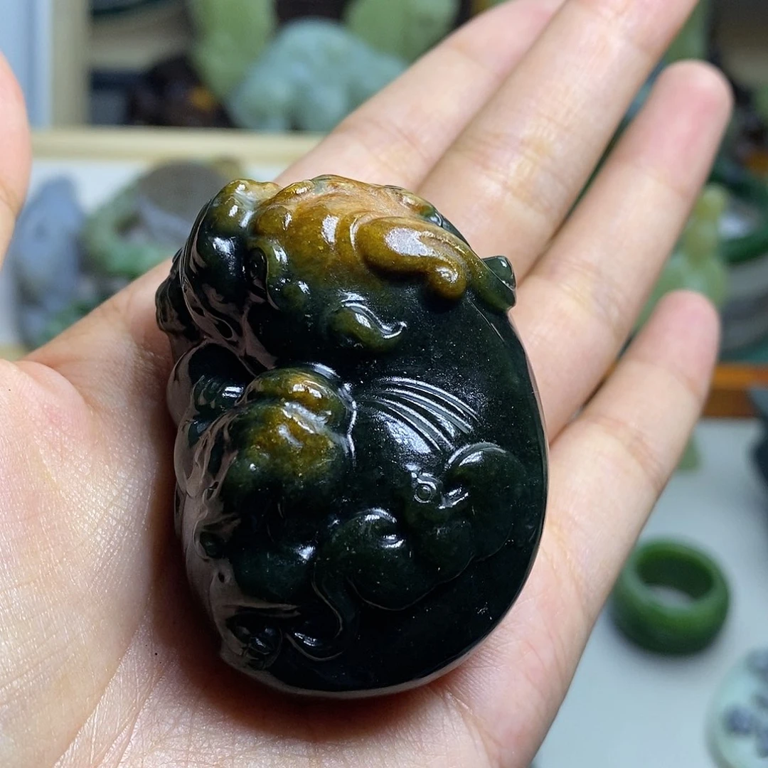 和田玉未镶嵌颈饰鸣****）