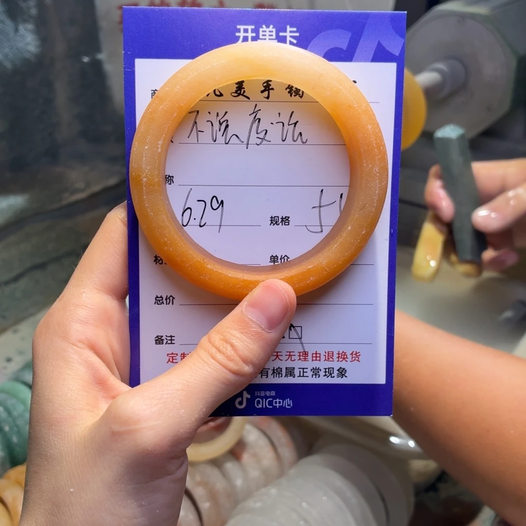 不***话石英质玉手镯未镶嵌