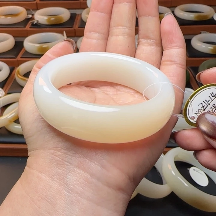 和田玉未镶嵌手镯 上新宽胎55细润温柔