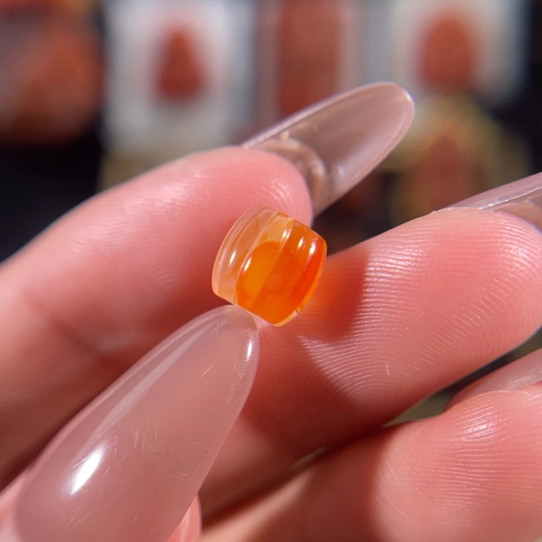 童***曈南红玛瑙未镶嵌瓜珠7.7不退不换