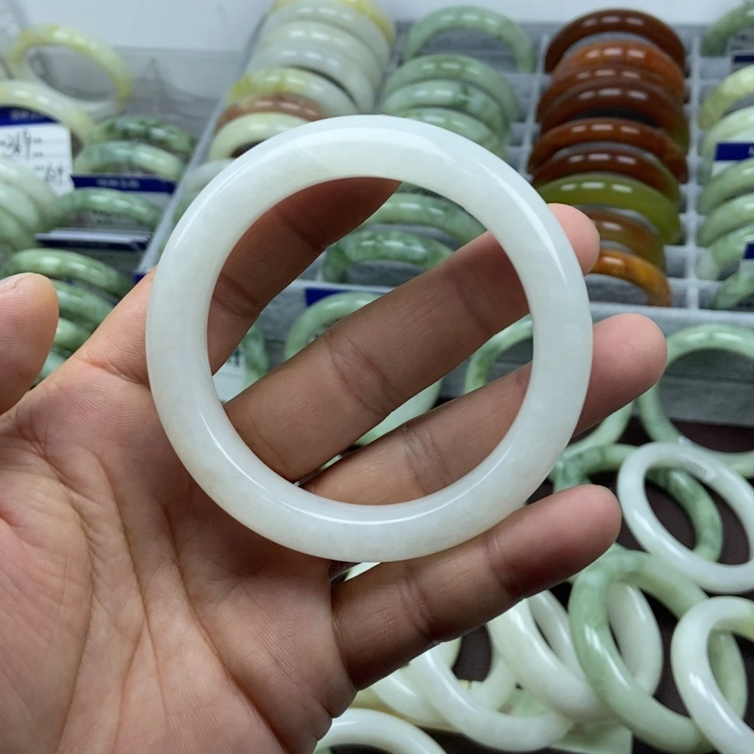 蛇纹石玉未镶嵌手镯曼**华