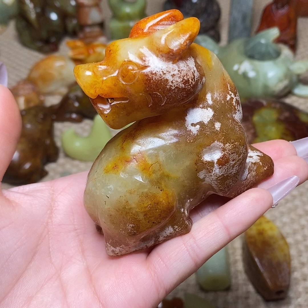 蛇纹石玉足铂镶嵌颈饰