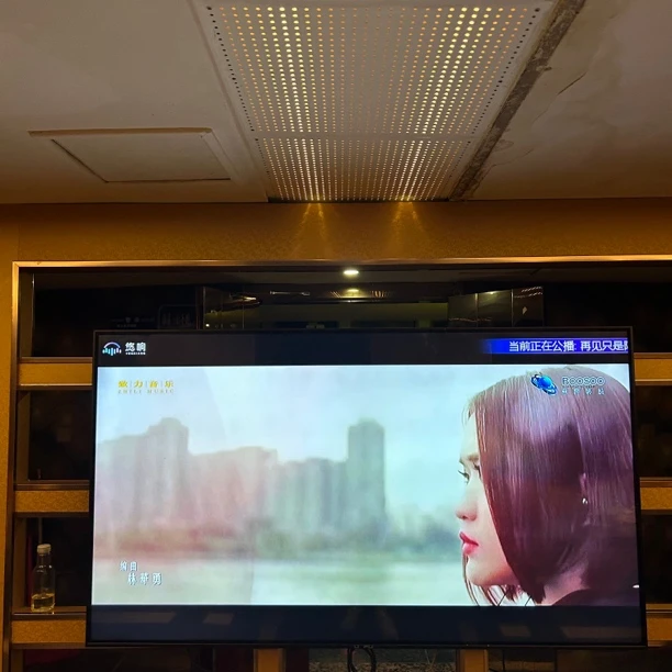 9新  （不包邮）KTV75寸电视机一台