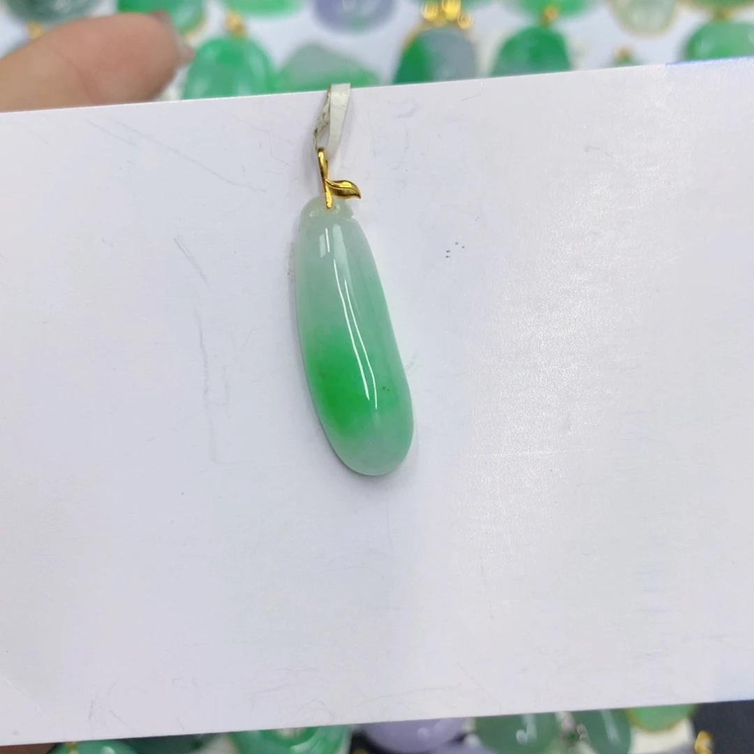 翡翠18K金镶嵌颈饰翡翠