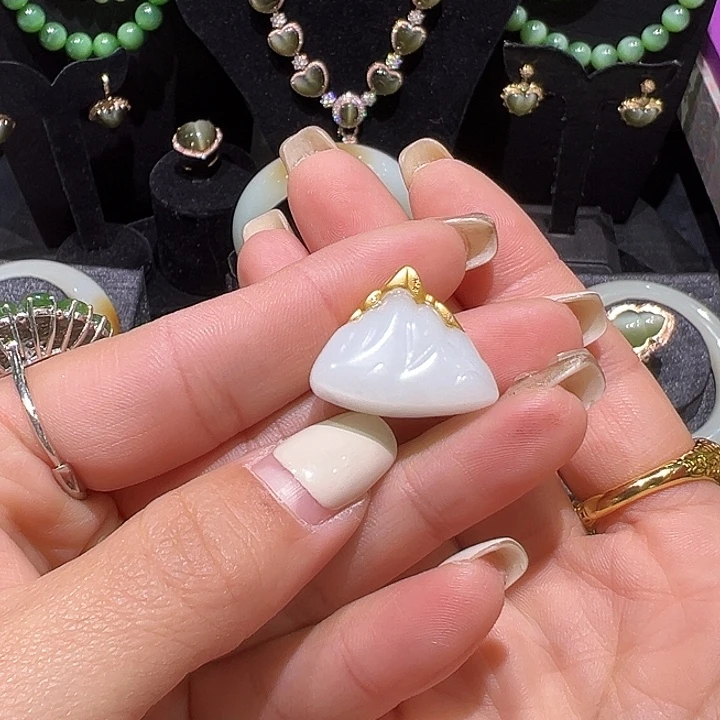 和田玉18K金镶嵌颈饰