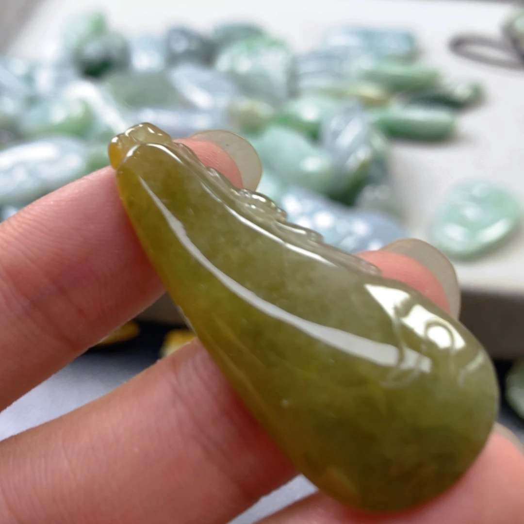 翡翠未镶嵌颈饰翡翠